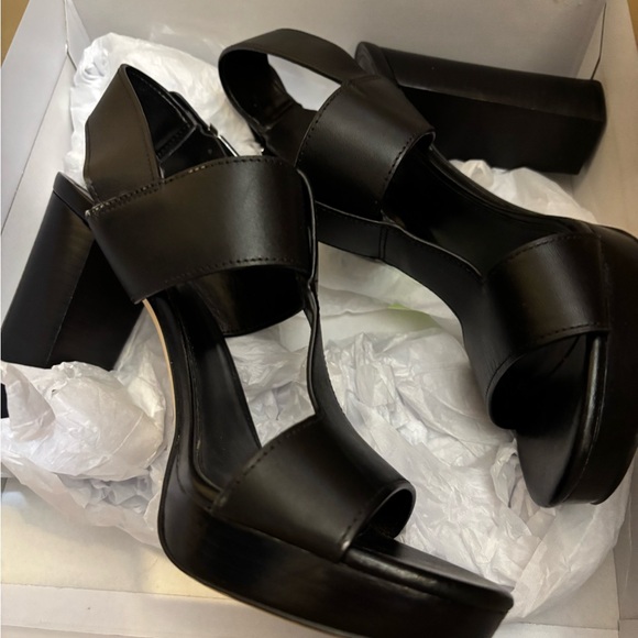 MICHAEL KORS BECKER T STRAP BUCKLE HEEL - Picture 5 of 7